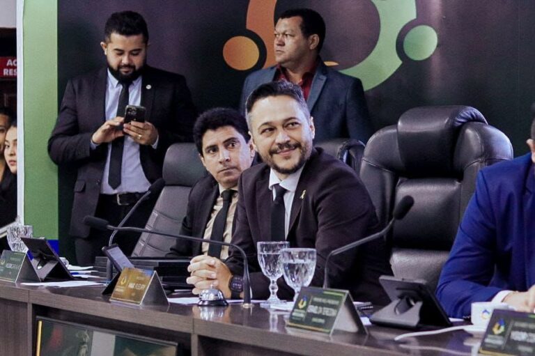 max-fleury-aprova-em-araguaina-lei-que-cria-campanha-permanente-de-sensibilizacao-a-vacinacao