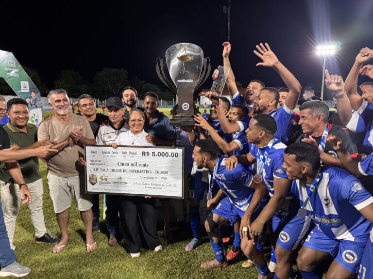 com-recursos-de-emenda,-amelio-entrega-iluminacao-do-estadio-jk-nos-35-anos-de-esperantina