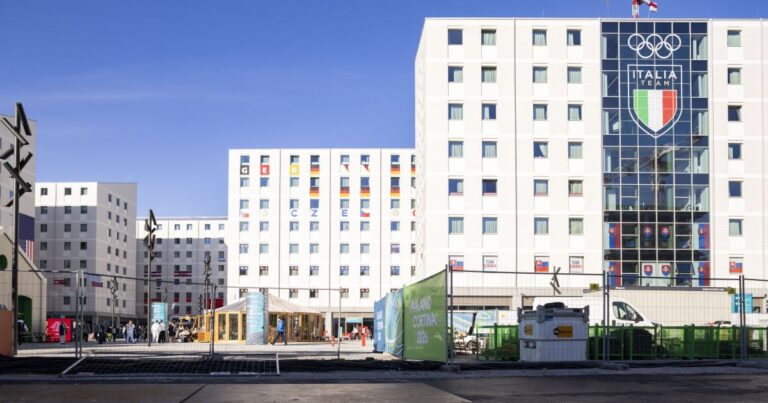 jogos-de-inverno:-estoque-de-camisinhas-na-vila-olimpica-dura-so-tres-dias