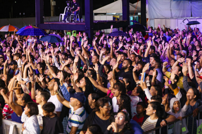 noite-de-abertura-do-capital-da-fe-2026-reune-grande-publico-em-celebracao-e-adoracao