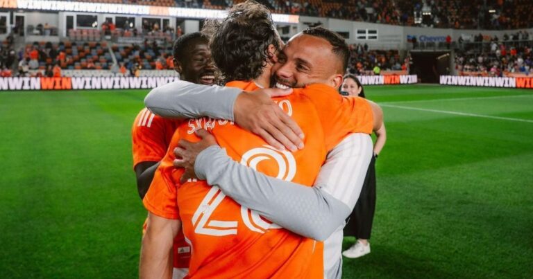 ex-santos-brilha-e-marca-doblete-em-jogo-de-estreia-na-mls