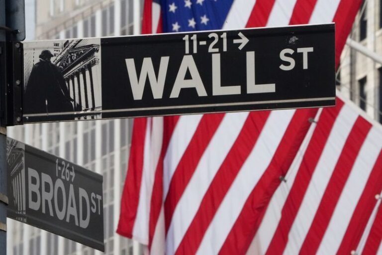 wall-street-fecha-com-sinais-mistos-em-sessao-volatil-apos-ataques-ao-ira