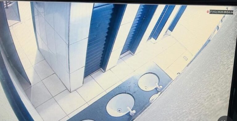 cameras-sao-retiradas-de-banheiros-de-escola-publica-apos-determinacao-do-estado