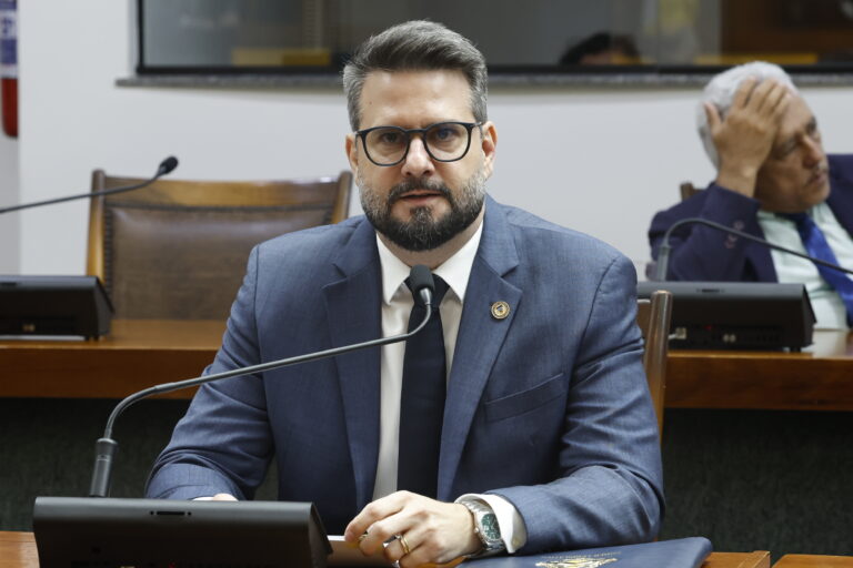 chance-de-recomecar:-mantoan-propoe-criacao-do-programa-cartao-mulher-tocantinense