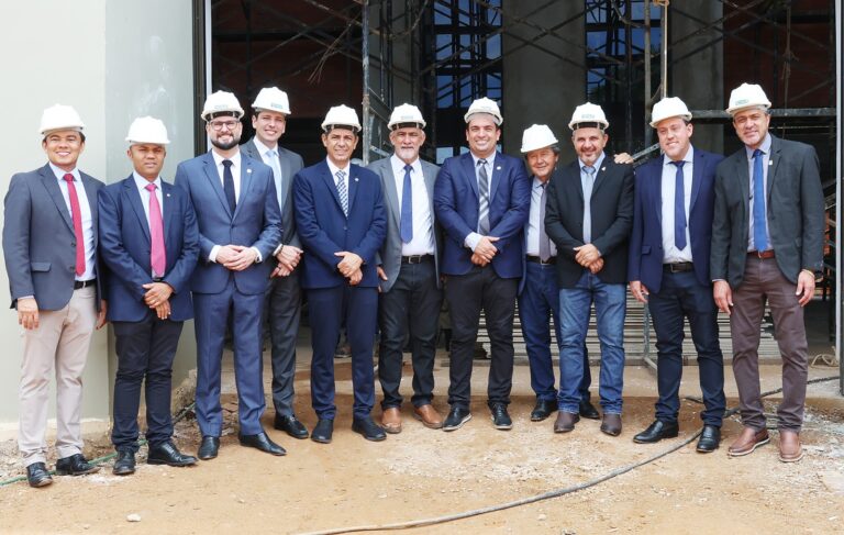 amelio-cayres-e-demais-deputados-visitam-obra-do-novo-predio-da-aleto