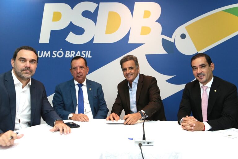 ao-lado-de-aecio-neves-e-vicentinho-junior,-toinho-andrade-oficializa-ingresso-no-psdb