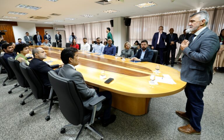 amelio-cayres-anuncia-prazo-final-para-convocacao-de-aprovados-no-concurso-da-aleto