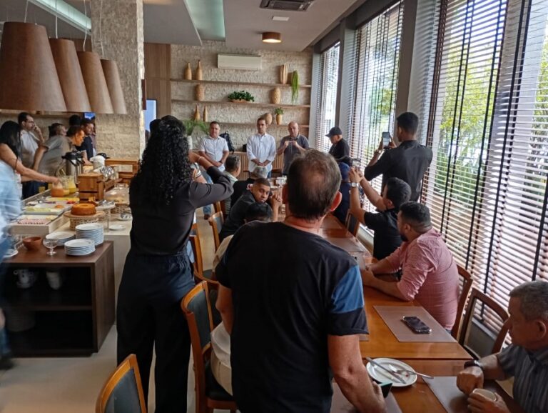 vicentinho-junior,-pre-candidato-ao-governo,-reune-imprensa-em-araguaina