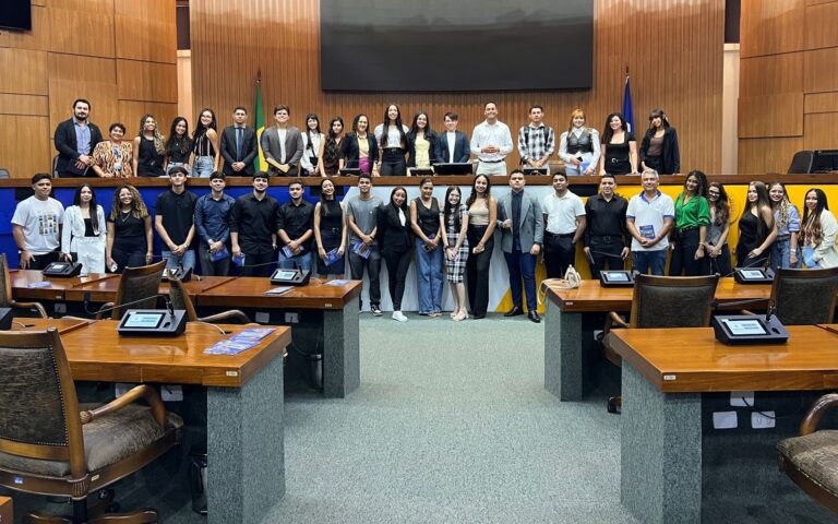 aleto-recebe-alunos-de-direito-do-unitop-em-visita-guiada