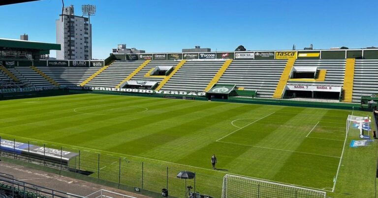 chapecoense-x-corinthians:-escalacoes-e-onde-assistir-ao-brasileirao