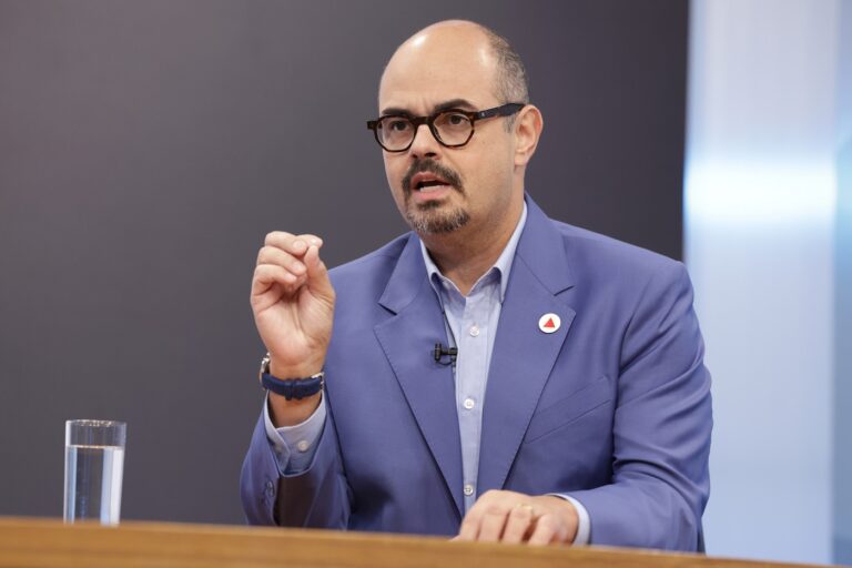 gurupiense-mateus-simoes-assume-o-governo-de-minas-gerais-neste-domingo