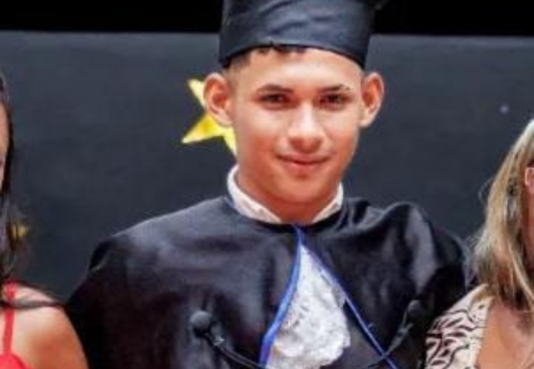 Jovem cai de moto, tenta se levantar e morre possivelmente atropelado por caminhonete, diz polícia jovem-cai-de-moto,-tenta-se-levantar-e-morre-possivelmente-atropelado-por-caminhonete,-diz-policia