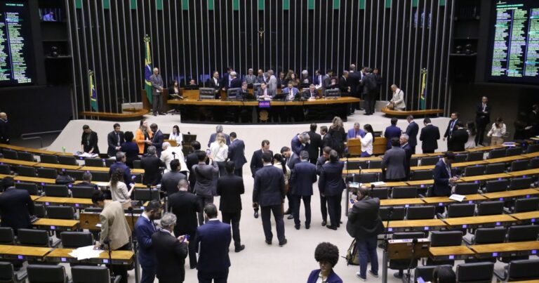 analise:-congresso-demonstra-“ma-vontade”-em-legislar-sobre-penduricalhos