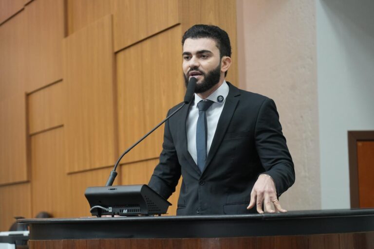 leo-barbosa-rebate-criticas-e-destaca-avancos-na-educacao-e-infraestrutura-do-tocantins