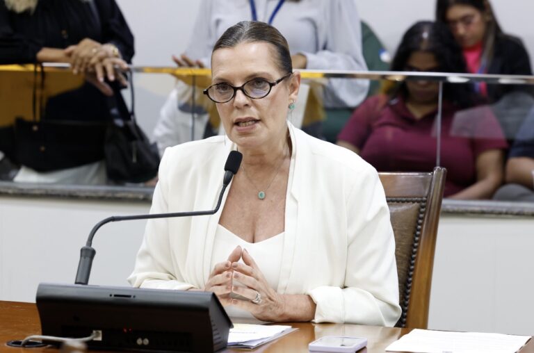 lei-de-claudia-lelis-garante-protecao-as-mulheres-no-transporte-intermunicipal-do-tocantins