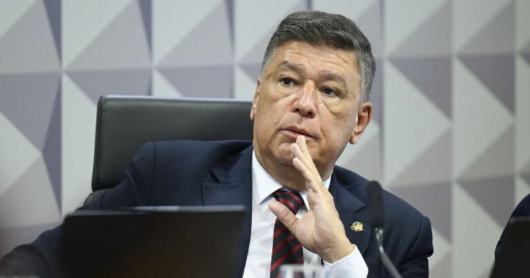 carlos-viana-sinaliza-que-vai-votar-contra-a-indicacao-de-messias-ao-stf