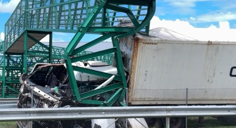 trecho-da-br-153-em-gurupi-comeca-a-ser-liberado-apos-caminhao-atingir-passarela-de-pedestres